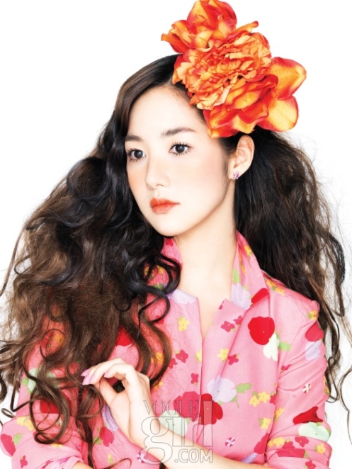[04.03] Park Min Young pour Vogue Girl "Pink Wings" 01010501000125003_1